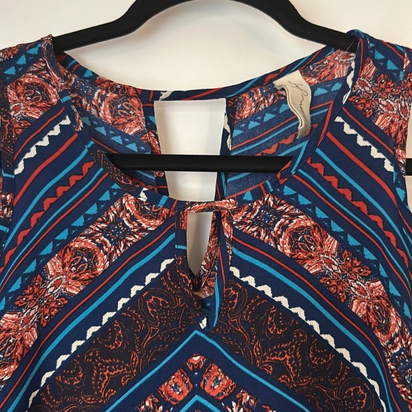 Patterned Blouse - Picture 2 of 2